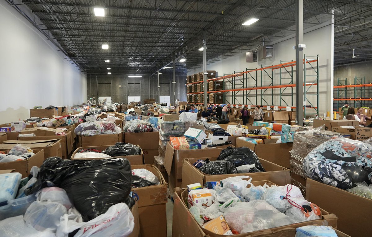 LGHendersonUtah's tweet photo. The kindness of Utahns is overwhelming sometimes. My team had a great time sorting through donations at the Utah Food Bank that are slated for Ukraine.
What an incredible effort. Kudos to
@ShowUpUtah @AbbyPalmerCox @theLHMcompany
#DriventoAssist #UtahforUkraine https://t.co/UnXhJZXYAn