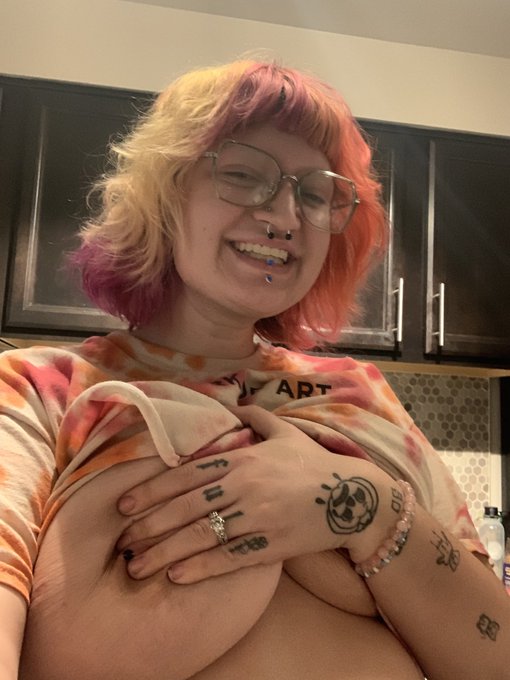 posted this in public 😈 https://t.co/wSzRp6QjL2