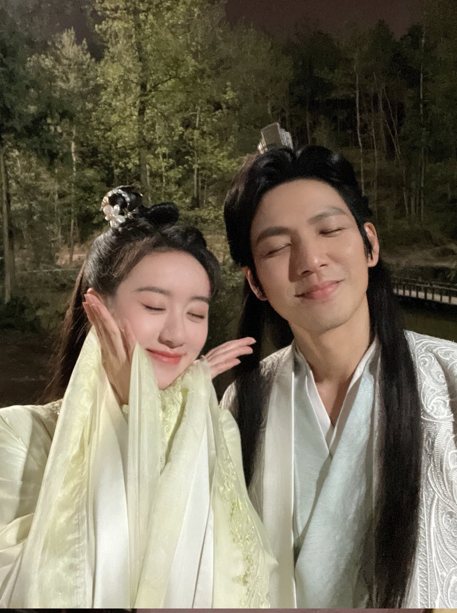 dramaskfan's tweet photo. #YuanBingYan compartilhou fotos dos bastidores de #TheEmperorsLove. Após 110 dias ela encerrou as filmagens do drama.
+ fotos: https://t.co/hbnLNQ8ann
#袁冰妍 #CrystalYuan #祝卿好 #FaithMakesGreat #LoveAndRedemption #FlyInSky #EverNight #ListeningSnowTower #RoyalHighness #cdrama https://t.co/dyPq7qpcUk