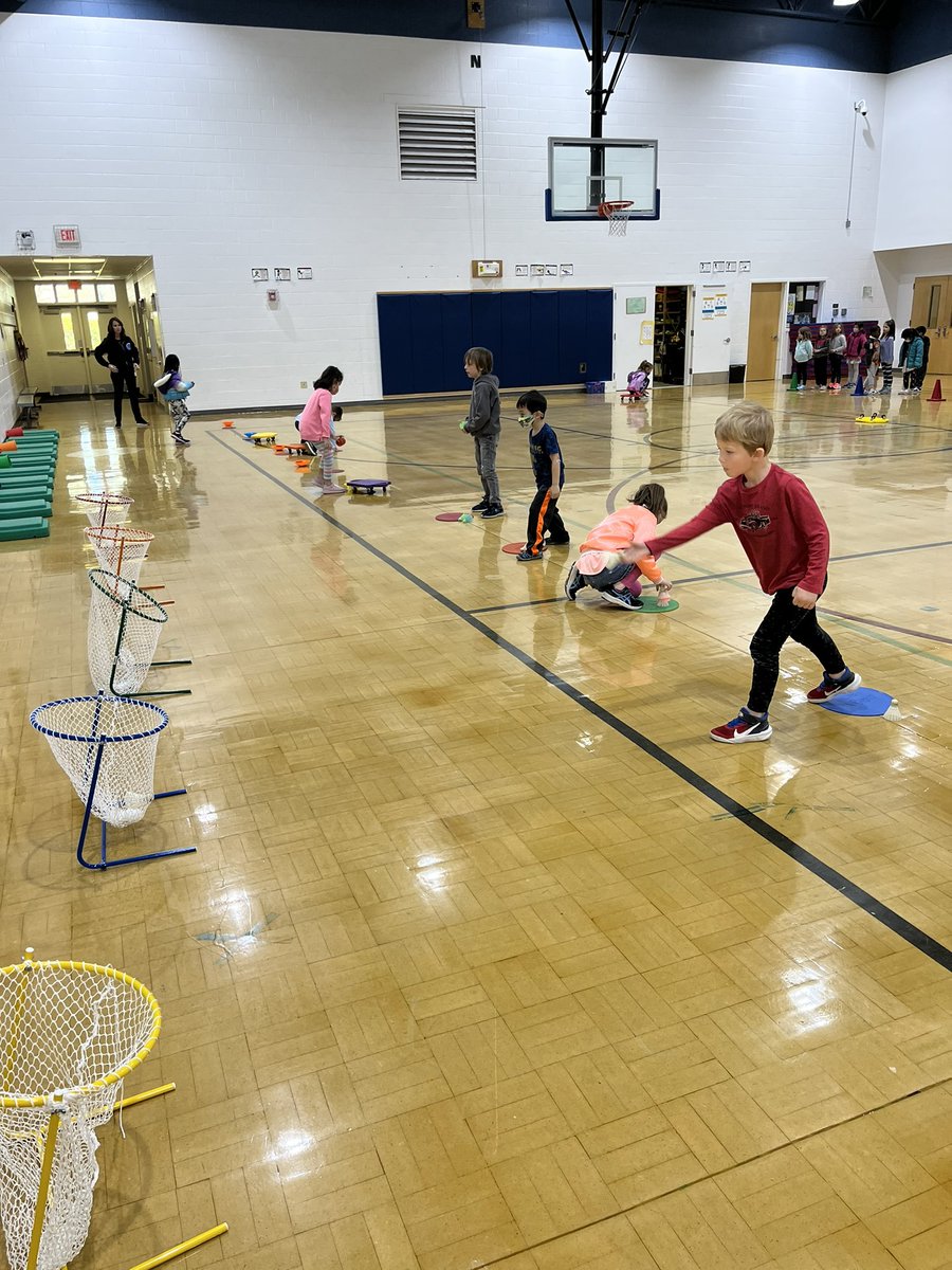 TCWWwildcats's tweet photo. Striking stations with Kindergarten! 🙌🏻@WIndsorWoodsES https://t.co/rn4L1cHUSR