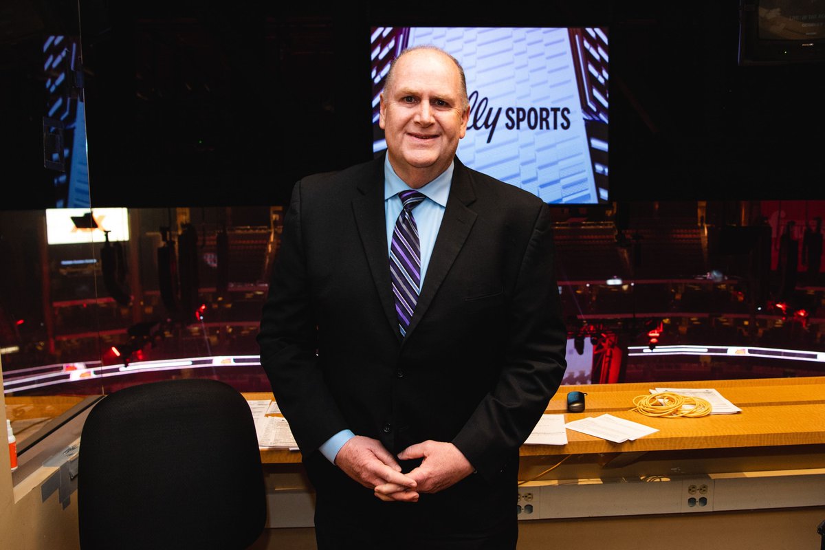 ArizonaCoyotes's tweet photo. The man, the myth, the radio legend.
Congratulations Bob Heethuis on broadcasting your 1,300th @NHL game. #Yotes https://t.co/AITGImmV7i