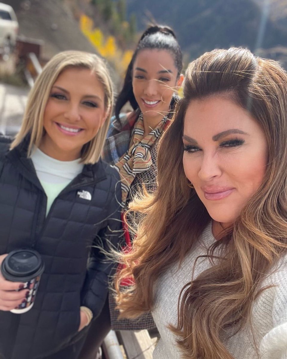 Emily Simpson tweet media