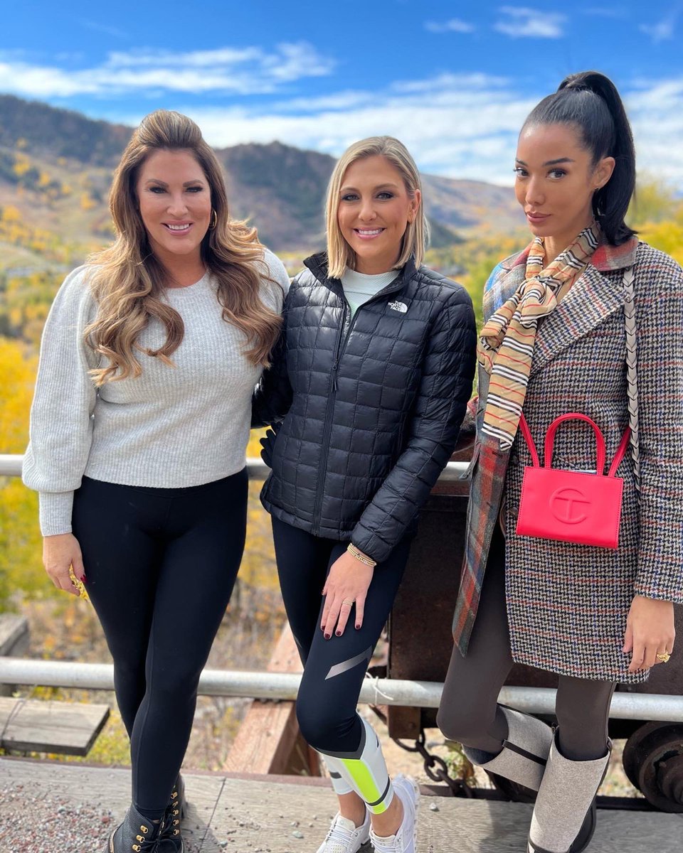 Emily Simpson tweet media