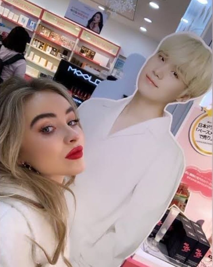 sabrinasdetails's tweet photo. sabrina carpenter x kpop e eu amo as interações ( ela até já cantou twice num show https://t.co/iQvfeaYDTv