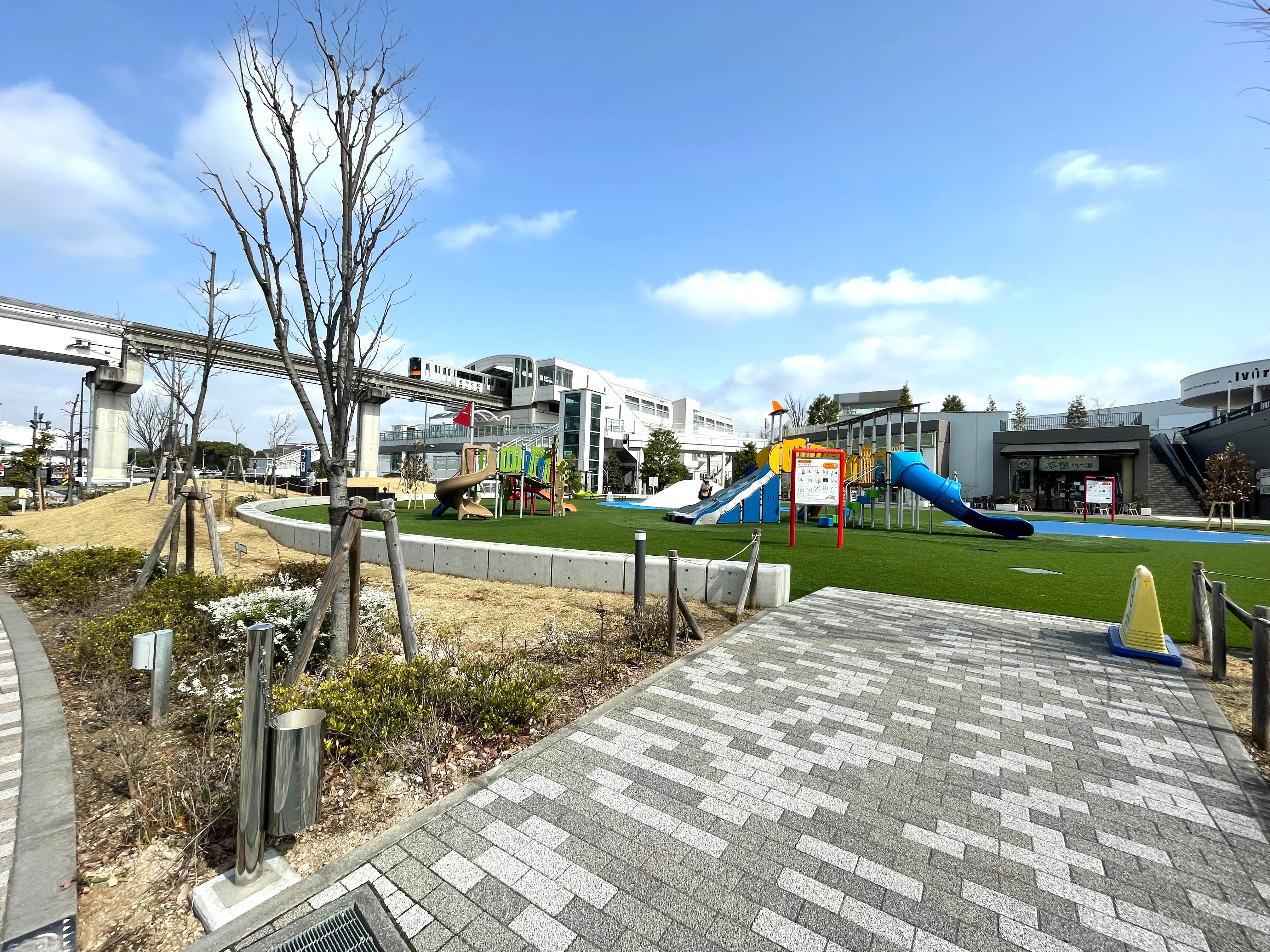 ひのひの 日野市の地域情報サイト ららぽーと立川立飛の１f公園広場リニューアルオープン キラキラふわふわな人工芝とかわいい遊具たち 休日は混雑が予想されますが 平日の早い時間なら比較的人が少なくてゆっくりできます お子様も喜ぶこと間違い