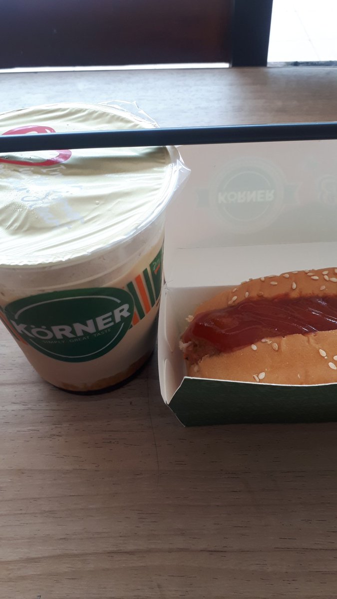 Padahal td udah sarapan nasi campur, tp ya gimana ya ditawarin bos, diiyain aja 😂😀