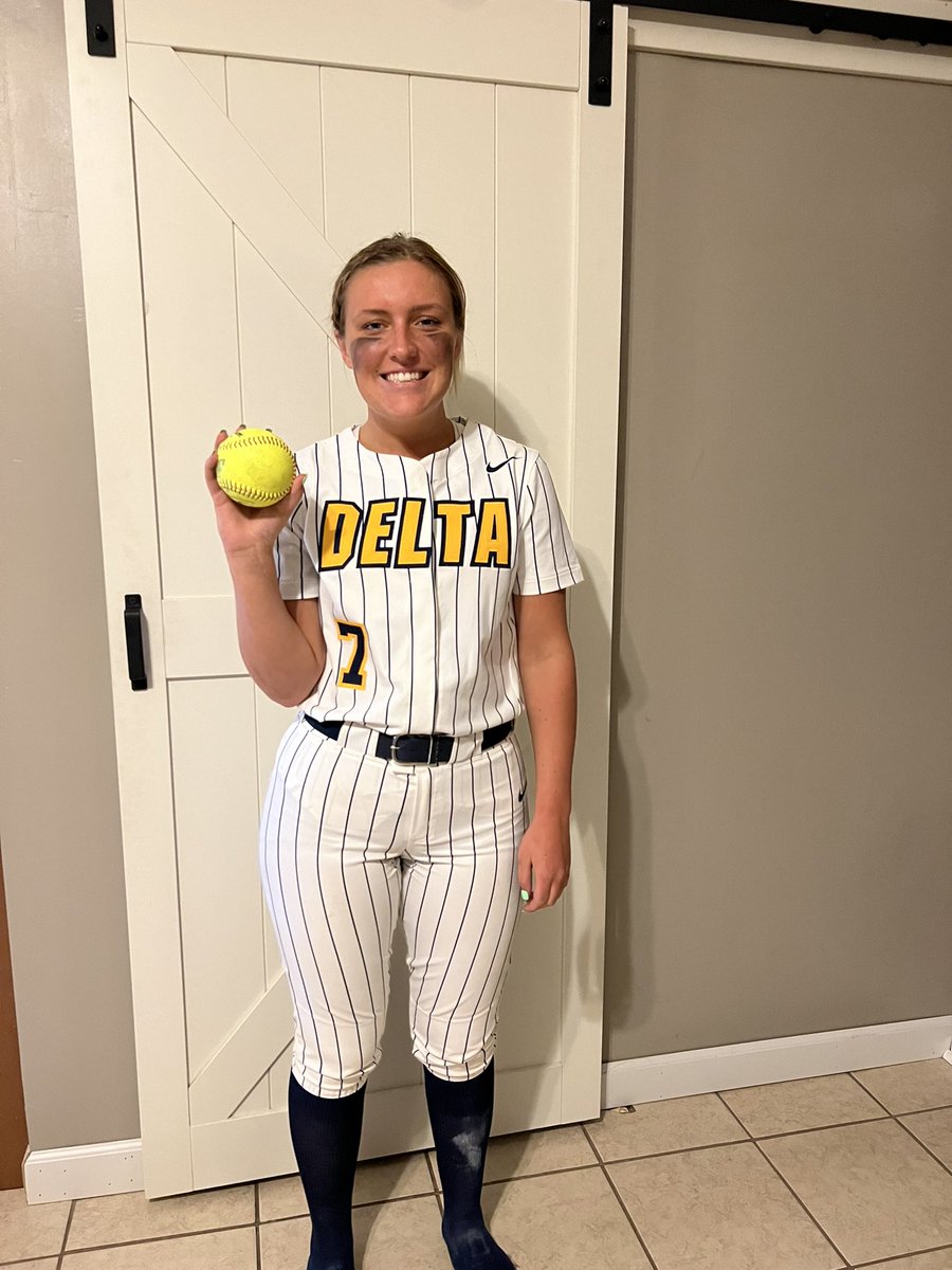 stroble_megan's tweet photo. Great win tonight for the Lady Eagles! 🦅 🥎 1st home run of the season! @StrobleSydney https://t.co/j2UTwEsqFv