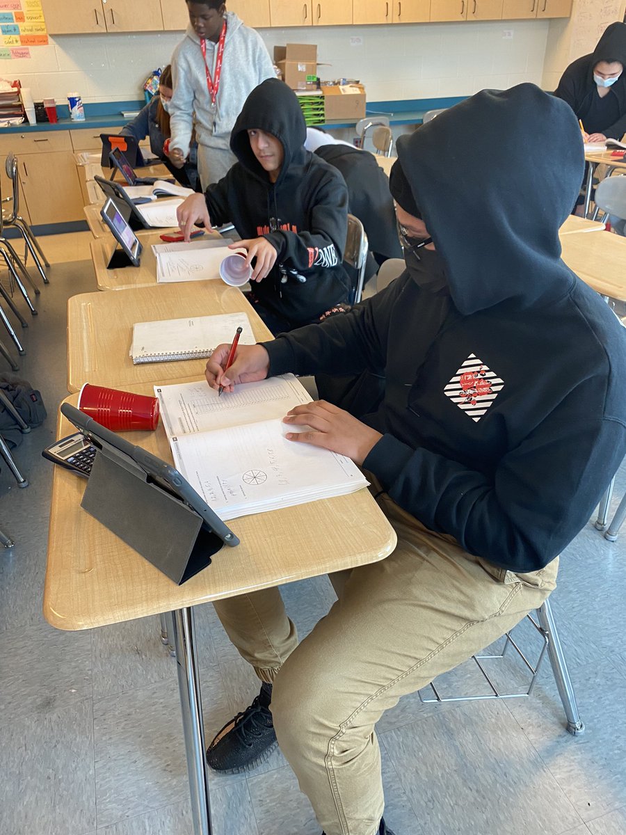 tzelwin's tweet photo. Grade 7 scholars @OrchardSTEM @CLEMetroSchools learn about #ExperimentalProbability and #SampleSpace by tossing cups in a @eureka_math module 5 lesson. https://t.co/aV39Usew6U