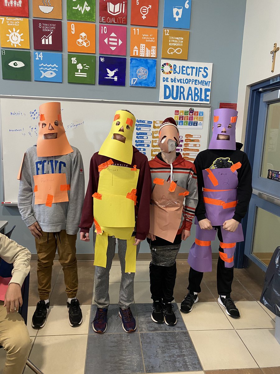 Explain the particle theory. Explique la théorie particulaire.  Ummm.  Lol 😂 never a dull moment in the makerspace. Je ris toute la journée au carrefour d’innovation