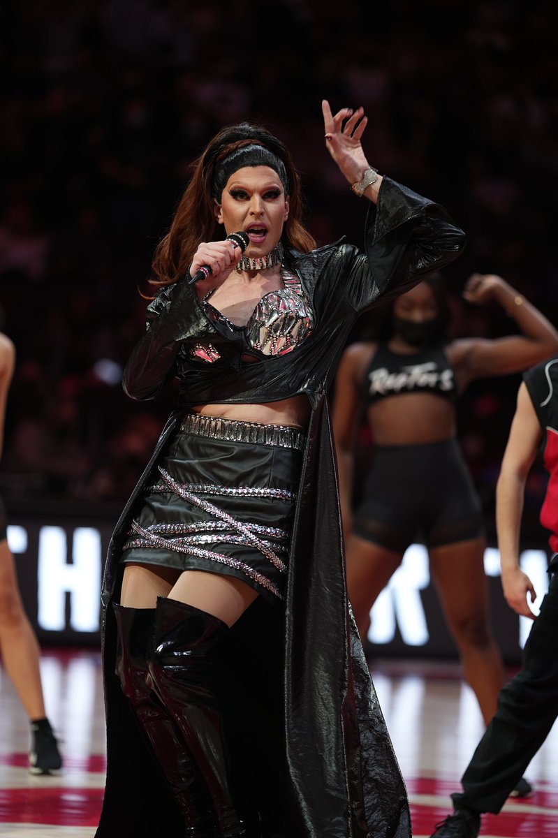 Raptors's tweet photo. This halftime show tho 🔥 https://t.co/UBYvYh3AAI