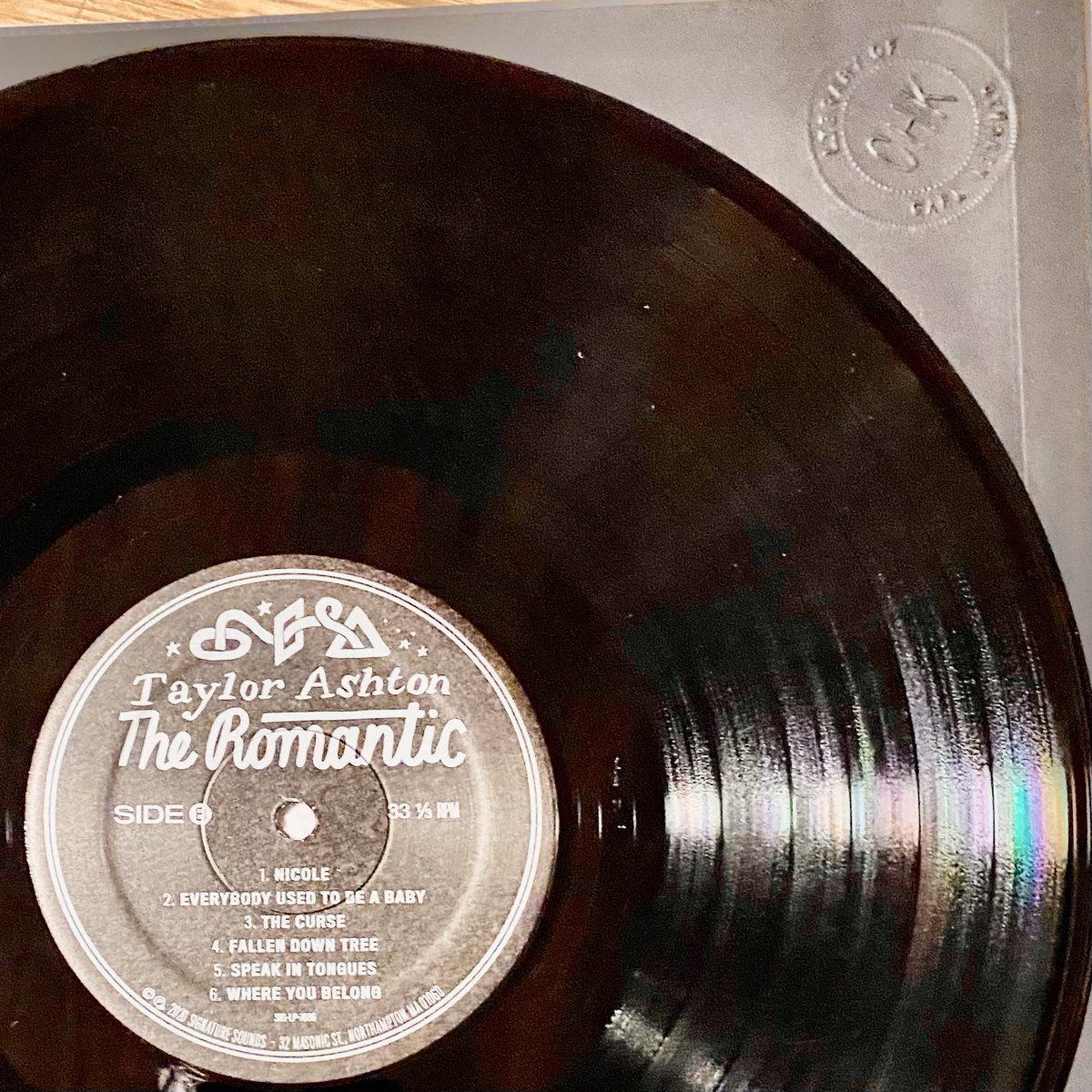 CMoneyKS's tweet photo. #WednesdayNightVinyl #TaylorAshton #TheRomantic he opened for #SarahJarosz in Solana Beach at the @bellyuptavern and he was a pleasant surprise. Great musician, awesome voice, fantastic songwriter. Add some to your music collection! #SignatureSounds #2020 https://t.co/PuXRz6JL2y