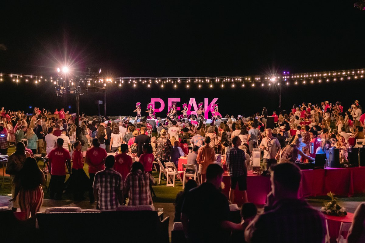 CallieField's tweet photo. I’m not melting from the Hawaiian heat. I’m melting because of the great people I’m in Maui to celebrate🤗

As hard as 2021 was, it was also @TMobile’s best growth year, @TMobileBusiness’s best year &amp; another best-in-class year for care. This group is a big reason why! #PEAK22 https://t.co/08dgTnxc7h