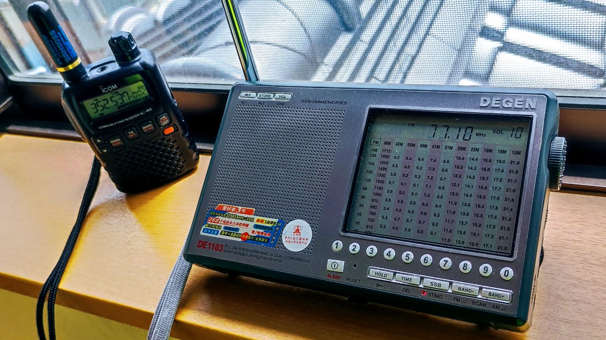 JR2EDC's tweet photo. 月末締めの書類を作らないといけないのに……窓際に置いたラジオを聴きながらボンヤリしてしまう暖かさ(^q^)
#DE1103 #ICR5 https://t.co/u1JjrcgvSH