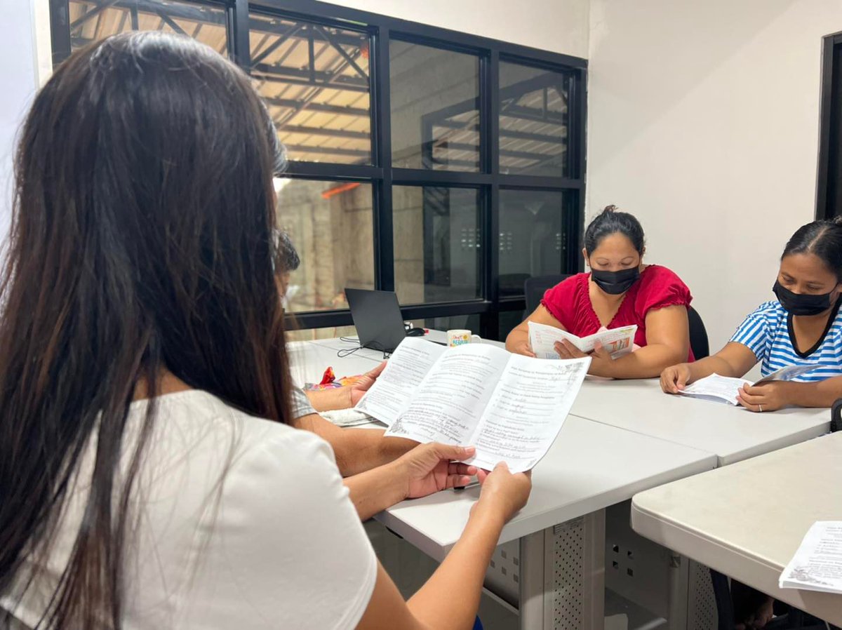 LIGHT_MFI's tweet image. Selected members of LIGHT&apos;s Liwanag Community in Pampanga attended the first LIGHT Class on March 17, 2022.

Read more - light.org.ph/news-and-updat…

#LiwanagCommunity #LearnwithLIGHT #NewNormalNewOpportunities #STAYSAFE