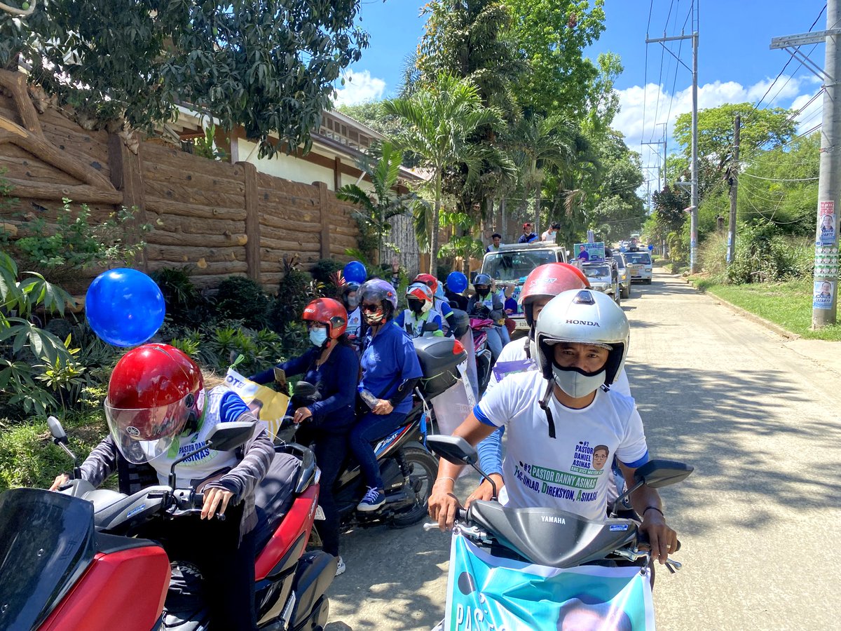 PtrDannyAsinas's tweet photo. Sa pamamagitan ng motorcade at paglalagay ng sounds sa kanilang sasakyan idinaan ng mga volunteers ni Pastor Danny Asinas at ng Team Bless para ipaalam ang kanilang suporta sa pag takbo ni Pastor Danny Asinas bilang Vice Mayor at Pastor Nelson Pascual bilang Mayor Ng Montalban. https://t.co/YXEMIenGut