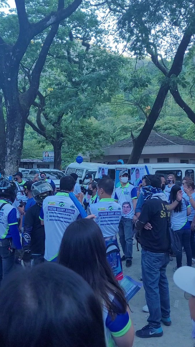 PtrDannyAsinas's tweet photo. Sa pamamagitan ng motorcade at paglalagay ng sounds sa kanilang sasakyan idinaan ng mga volunteers ni Pastor Danny Asinas at ng Team Bless para ipaalam ang kanilang suporta sa pag takbo ni Pastor Danny Asinas bilang Vice Mayor at Pastor Nelson Pascual bilang Mayor Ng Montalban. https://t.co/YXEMIenGut