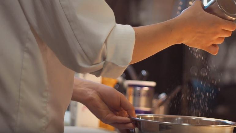 役立つ情報がいっぱい 料理人は一生です 終わりがない これでもういいやと思ったら進化しない 劣化してしまう 4月2日は フランス料理シェフ 坂井宏行 が生まれた日 坂井はこんな 名言 を残したぞ みんなで坂井宏行をリスペクトしよう