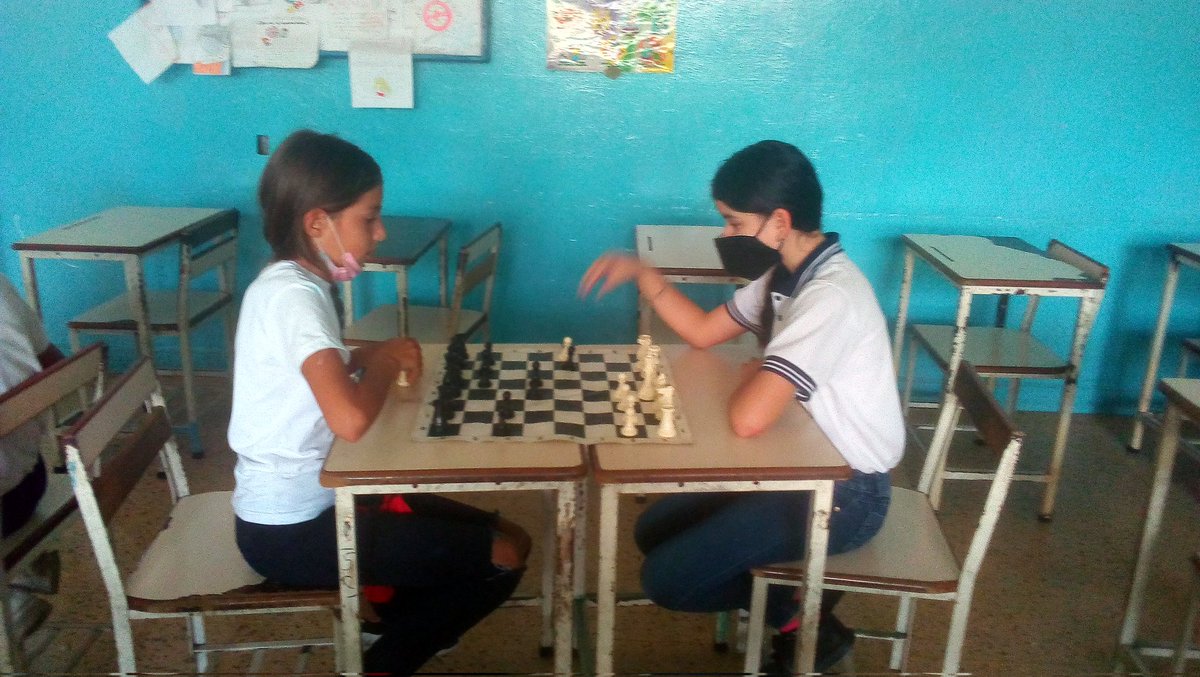 uerafaelalvarez's tweet photo. Trabajos con materia reciclado, clases con el microscopio, selección de ajedrez institucional y exposiciones sobre eventos sísmicos @ClifpC @Crazet2011 @crazetweb2016 @MPPEDUCACION @cracardenas @ZonaEducTachira @Berzabethg1 https://t.co/yT5ungFTXH