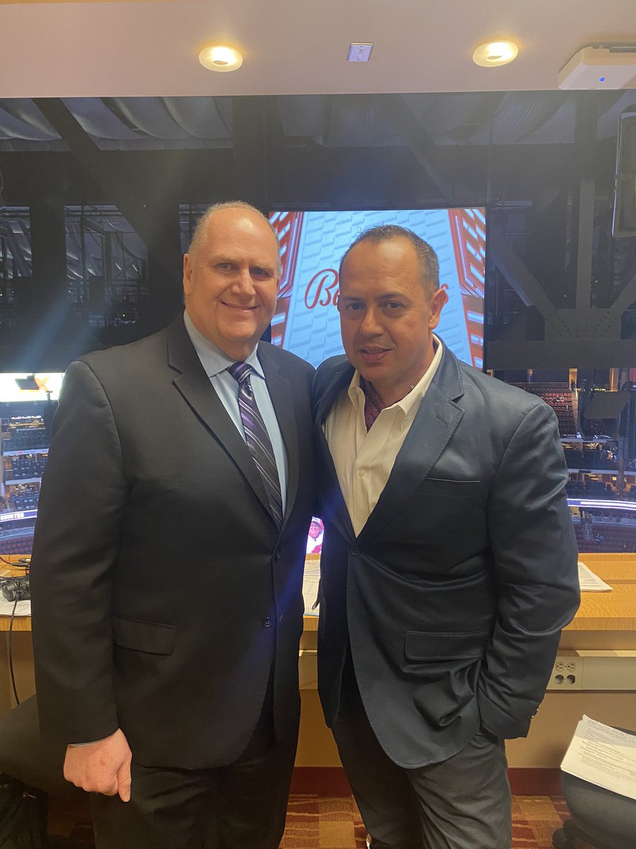 LuisArturoNews's tweet photo. I want to be like Bob!!!! 1300 NHL games behind the 🎙!!! Legend !! 🥅🏒
#yotes @ArizonaCoyotes https://t.co/iDYpMltGvX