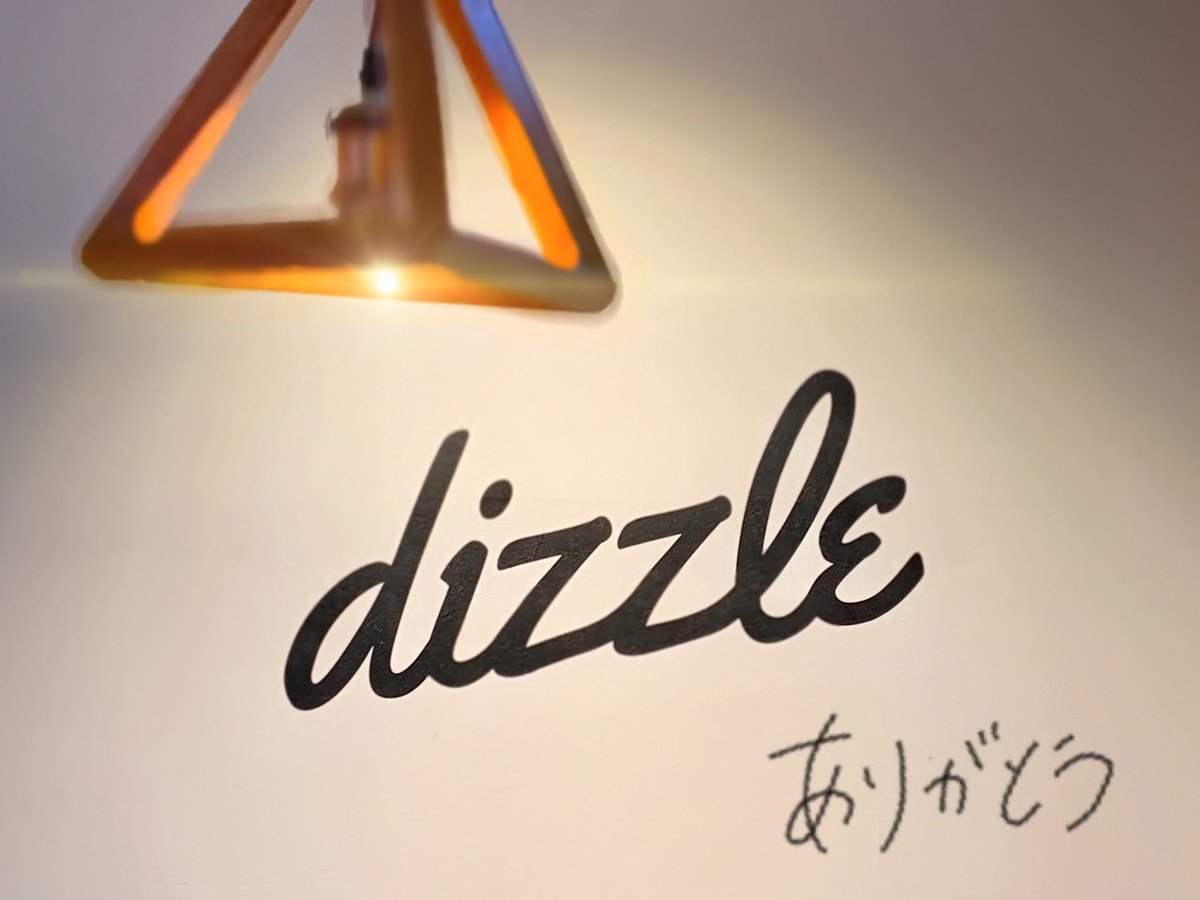 DizzleBar's tweet photo. 本日dizzle最終日となり
ます
⁡
悔しさ悲しさなど色々な
感情があり過ぎて文字にはできませんが大きな
経験と大切な出会いに
感謝だなと思いますので
一言だけ

「ありがとう」
⁡
今日はフードも品切れがほとんどですので持ち込みOKです
一緒に飲みたいので
あまり仕事しないかも
グラスは洗います https://t.co/RiWLM2nU9T
