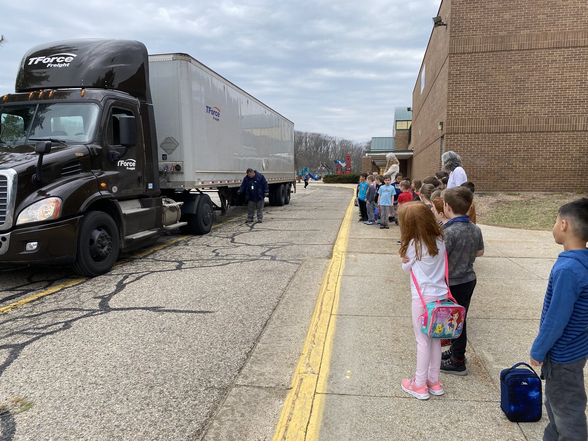 We got to see a semi today! Thanks to a very gracious delivery driver that happen to stop at school today. Mr. Ed took the time to share the cool features of his truck...including the horn. The kids talked about it all afternoon! Kindergarten is the best!!