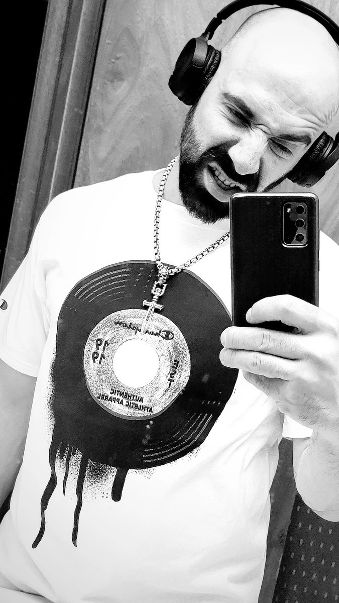 D00MTRAX's tweet photo. It's official. I'm working with @GeeRrrFoevaEast on his upcoming album Rich Before Rap coming this summer. I'm honored to be on this project and with such a dope crew.
#rap #producer #interstatemoneygang #doomtrax #money #power #respect https://t.co/UqwPmhM0bm