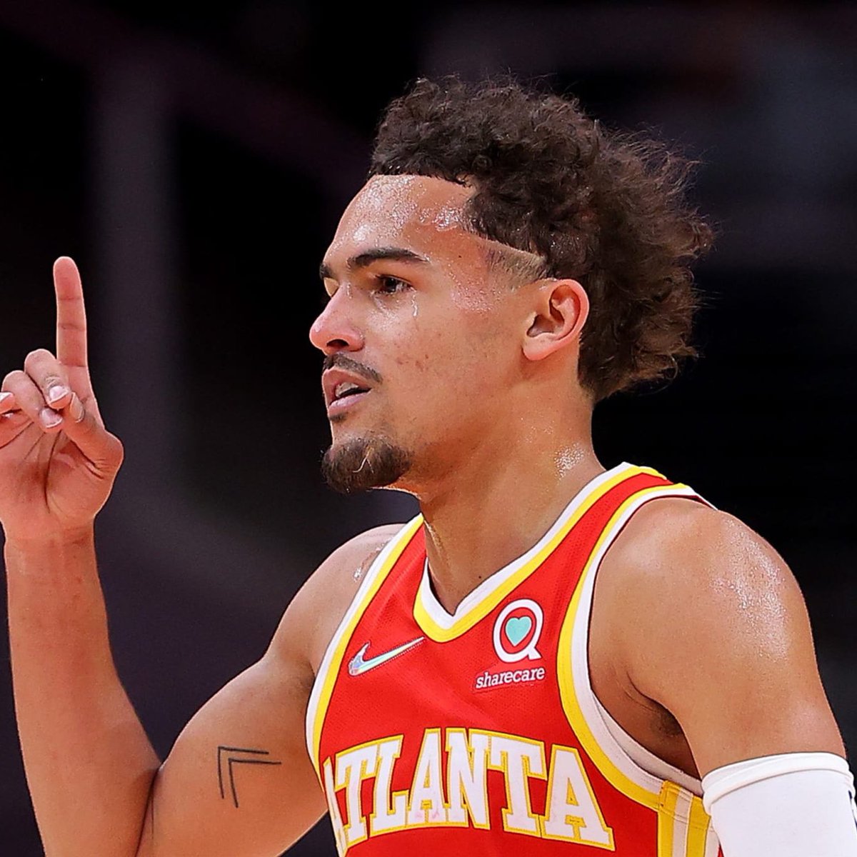 TheHoopCentral's tweet photo. Trae Young tonight:

41 Points 
8 Assists
54% FG
29 Minutes

🔥 https://t.co/LIy7dLMi7r