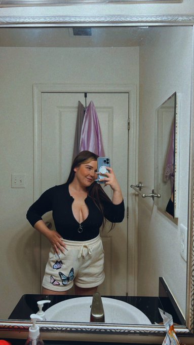 😌🤳 https://t.co/PpjCl7bMv5<a href="/tag/onlyfans"class="tags"><span>#onlyfans</span></a>