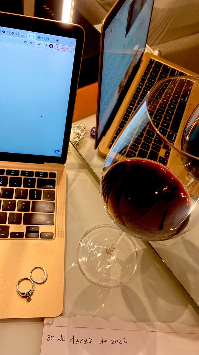 PaolaPachon's tweet photo. Y pensar que hace 10 años fue mi última noche como mujer soltera. ¡Salud por eso! https://t.co/bNKVi8AGM3