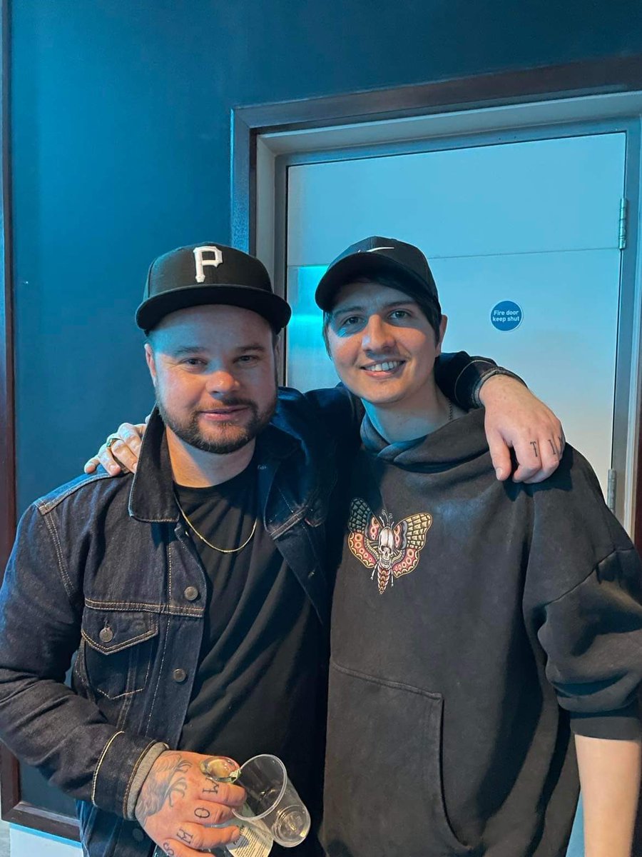 <a href="/StevieSEASONS/">Stevie Watts</a> Was at the O2 to see <a href="/royalblooduk/">Royal Blood</a> tear it up. Fantastic performance and tribute to Taylor in the @BenjiTalent solo. Truly touching to watch. Smashed it boys