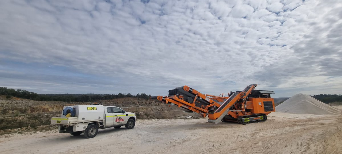 Screenmasters3's tweet photo. Rockster R1100DS Impactor crushing it in Limestone! Impressing again with another high quality, high end product ๐
When only the best will do, call Screenmasters 1800 571 464.
#versatile #rockstercrushers #solutions #productive #crushingandscreening #mobileimpactor https://t.co/rIXPEq4Iz9