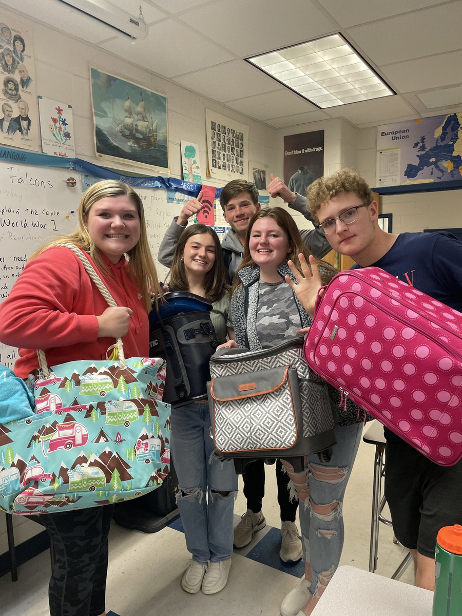 YHS_2024's tweet photo. Day 3 🎒🎒 Anything But A Backpack Day!! #2024 https://t.co/zBcBk4RlrJ