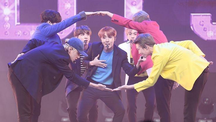 SwagDeysi13's tweet photo. La verdadera historia detrás de WINGS. Parte 9: Am I Wrong. @BTS_twt https://t.co/f0SdV320uF