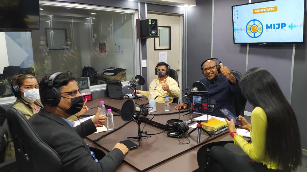 Indigenas_AN's tweet photo. Hoy estuvimos presentes en la @Mipjradio en el programa "Cimarroneando Por La Paz" conducido por @escobarjesuso Presidente del @incodirmijp.
Parte del Despliegue Legislativo de la Subcomisión de Legislación, Participación, Garantías, Deberes y Derechos de los Afrodescendientes. https://t.co/97LkKpM2Pi