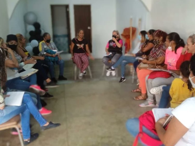beisymar_psuv's tweet photo. Hoy desde lo más profundo de nuestros corazones nos Reencontramos con la Unamujer y el Mov de Mujeres por la Paz y la Vida de Caracas acotando aportes de Despliegue en cada Territorio de Caracas. 

 #PorqueJuntasSomosMas💜✨
@NicolasMaduro 
@ConCiliaFlores 
@gestionperfecta https://t.co/FuqHkWM6O8