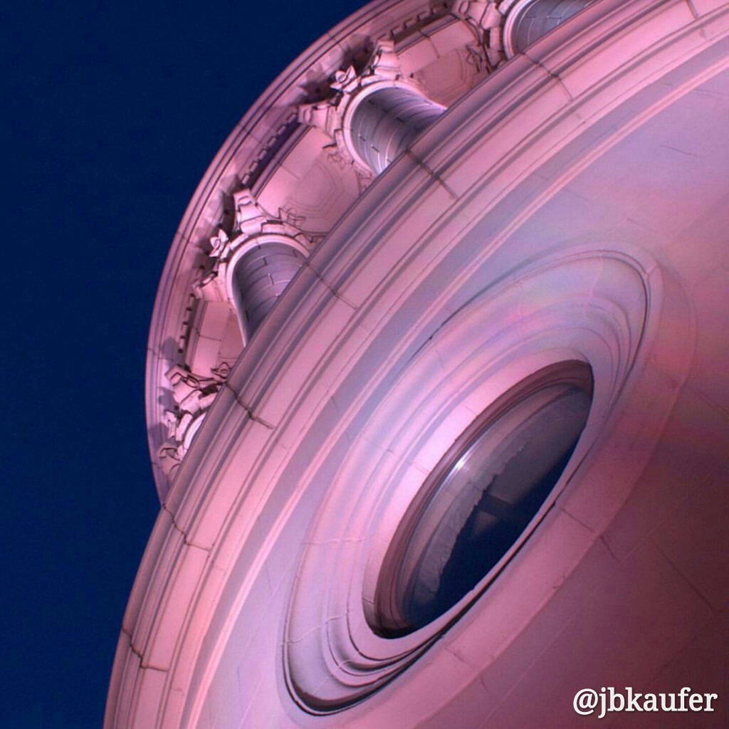 juice95m3's tweet photo. @TowerLightsCLE @clevelanddotcom @DowntownCLE Terminal Tower is even more beautiful up close. Instagram - cleveland_and_beyond https://t.co/HHrsA04ozg