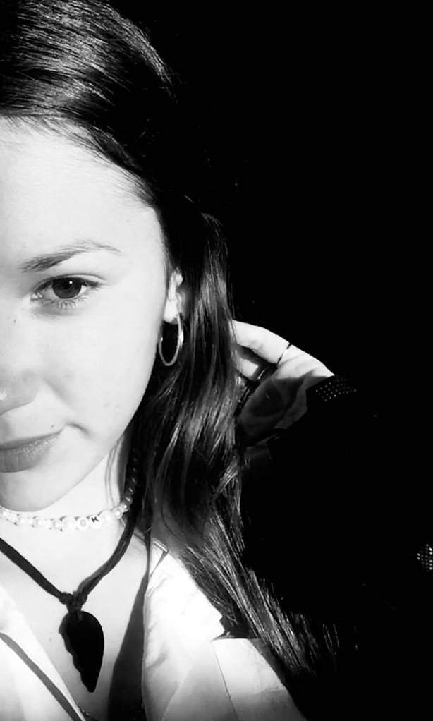 jdmisolecito's tweet photo. Hola, soy Jenifher, tengo 14 años, empecé a seguir a Juan desde 2020 y decidí crearme una cuenta de fandom para demostrar mas mi apoyo hacia él. Espero ser bienvenida, muchas gracias😭❤️ https://t.co/IwtIkwyIvL