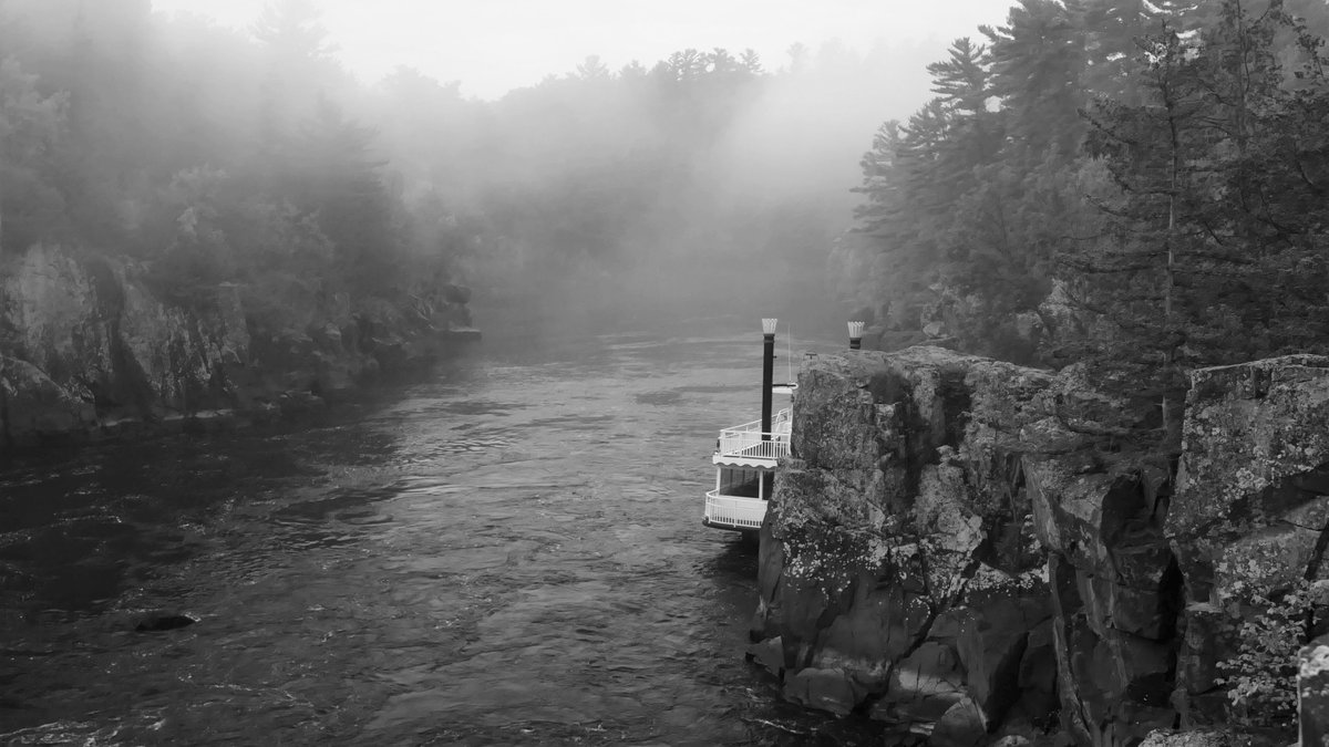 StephFranFoto's tweet photo. My neck of the woods and one of my favorite locations.
Interstate State Park located in both Minnesota and Wisconsin has unique pothole formations and the St. Croix River runs through it.
#nature #NFTCommunity #NaturePhotography #StCroixRiverValley #Paddlewheeler #fog https://t.co/qboWkfSWAi