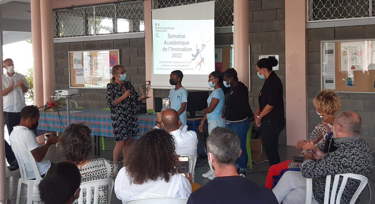 InnoEduc971's tweet photo. Remise, par madame la Rectrice, du grand prix du jury qui représentera l'académie à la #JNI  « M comme Maths, M comme Musique, nous on M ! » 
https://t.co/689FVkqE6H
#eduinnov https://t.co/08cW0IDoqM