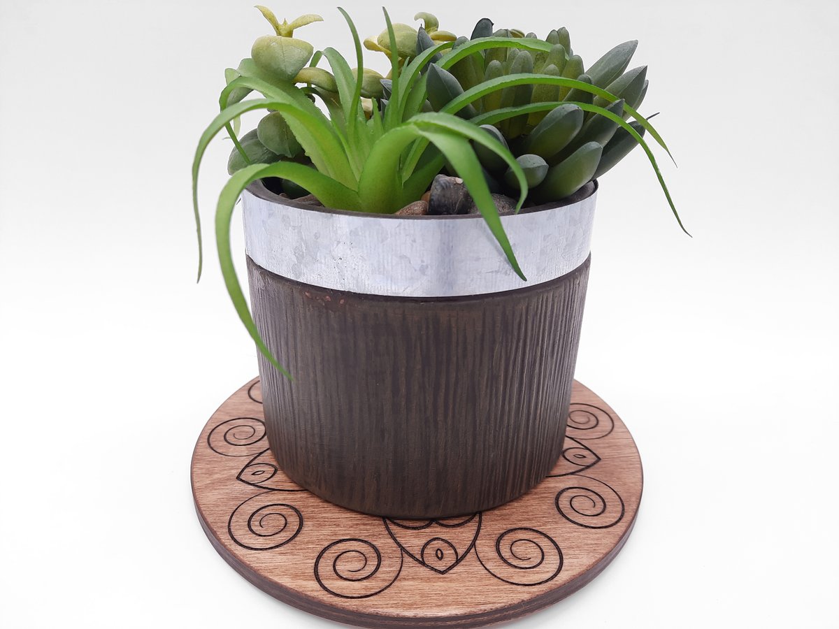 etsy.me/3DriDp51
Now branching into plant coasters as well. 6, 8, 10, and 12 inch wide. More styles to come! 

#planttwitter #plants #houseplant #coasters  #GardeningTwitter #GardenersWorld #gardenlover #gardener #gardenlife