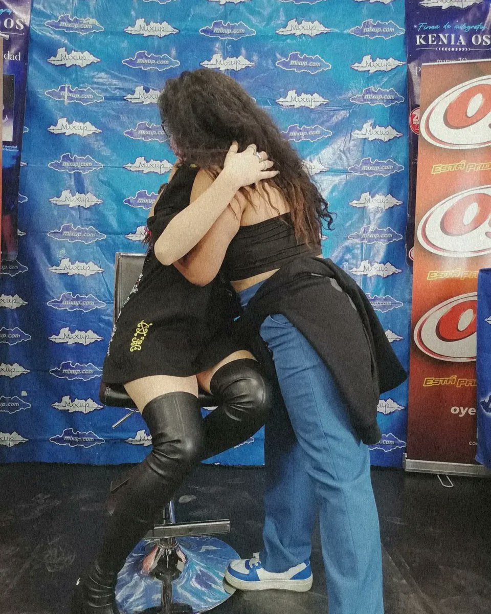MariaDo90414389's tweet photo. Hoy por fin cumplí mi sueño de conocerte. 💙
Por el tiempo y los nervios no alcance a decírtelo, pero te amo y me salvaste la vida un millón de veces. CONTIGO LA OBSCURIDAD SE ENCIENDE. 💙

@keniaos @anaanube @sonymusicmexico @MixupTeam https://t.co/m5LDOEQE7H