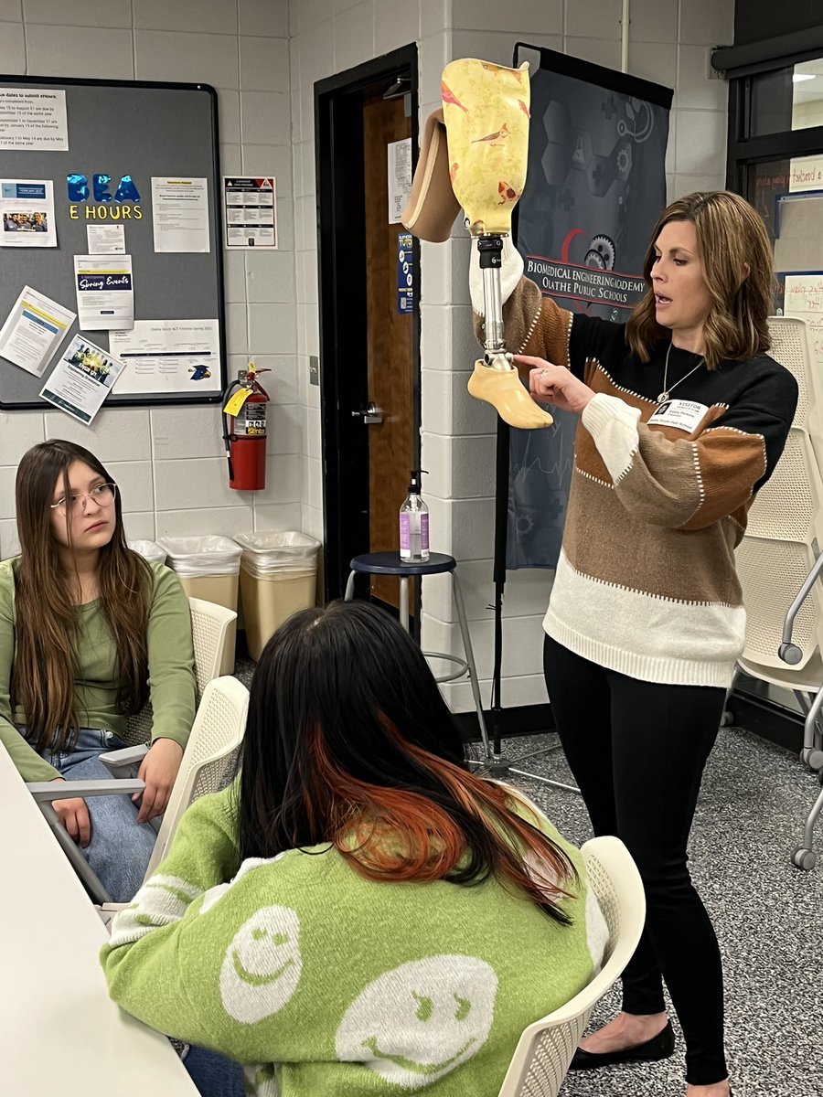 OlatheBIOeng's tweet photo. Freshmen had two amazing guests today! Emily Perkins, who works with prosthetics and via zoom, Andy Hitz, an upper extremity ambassador with a myoelectric prosthetic arm. We learned so much from both of them! Thank you! #futurebioengineers @Olathe21st https://t.co/XaRKFY2y6F