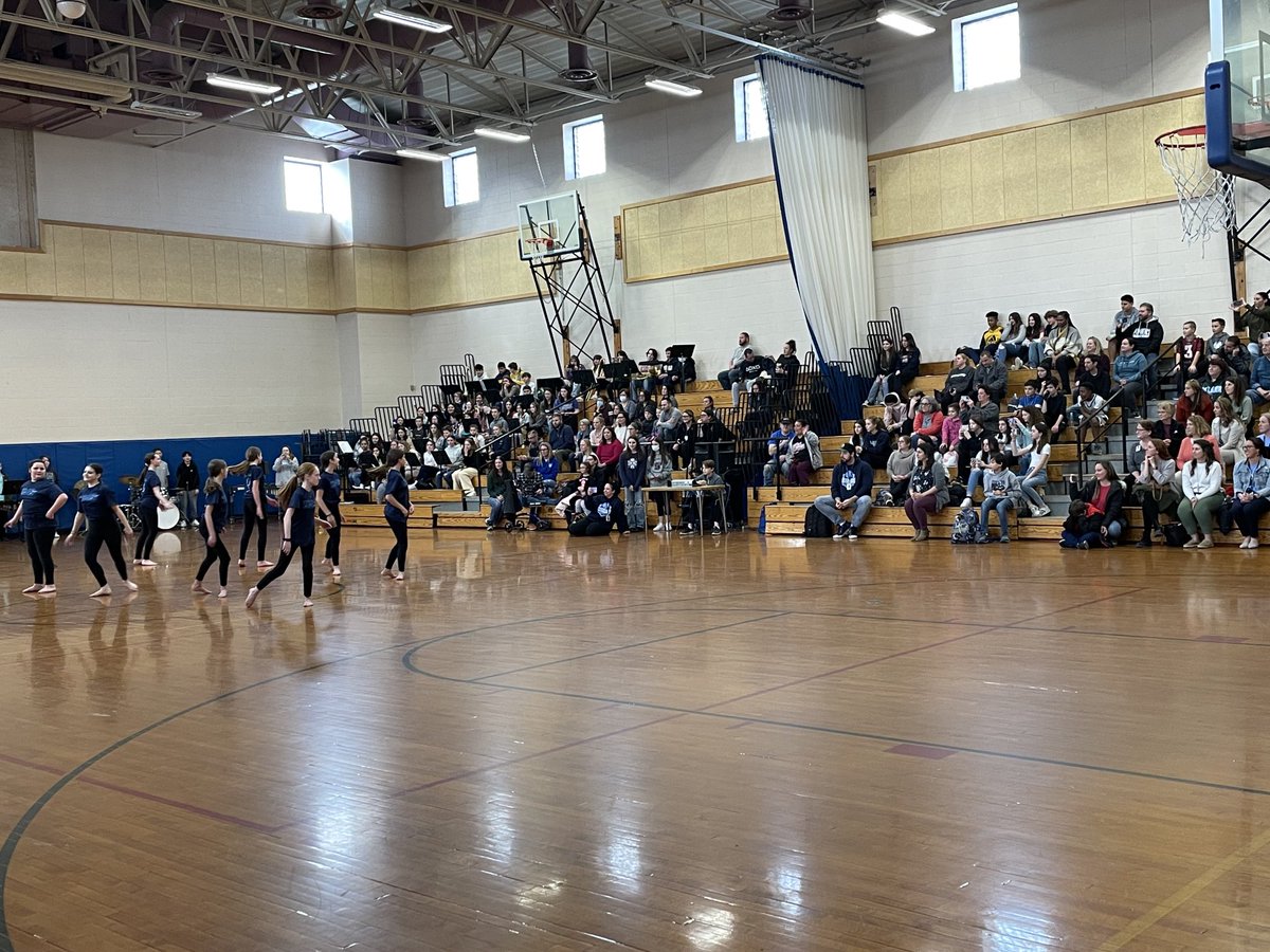 Highlight of my week seeing the ⁦<a href="/SeekonkPS/">Seekonk Public Schools</a>⁩ ⁦<a href="/HurleyMiddle/">Dr. Kevin Hurley MS</a>⁩ Unified bball team compete with a great crowd supporting, the HMS Dance Team performing, and ⁦@MProdnick⁩ leading the HMS Band playing, which included some great 80’s throwback tunes! #choosetoinclude