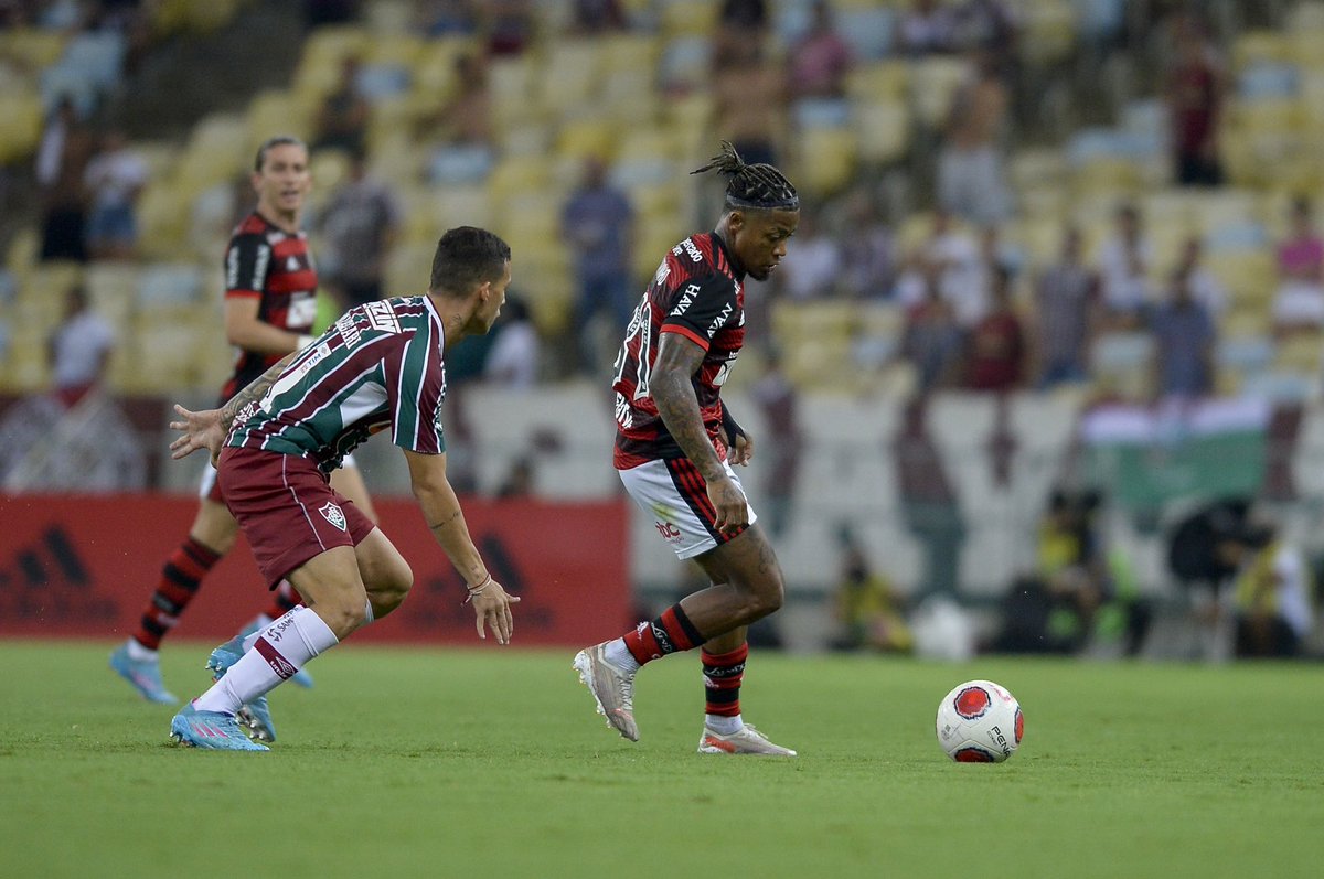 Fim de jogo no Maracanã. O Flamengo é derrotado pelo Fluminense por 2 a 0 na primeira partida da final do Campeonato Carioca. 

#CRF 

📸 Marcelo Cortes / CRF