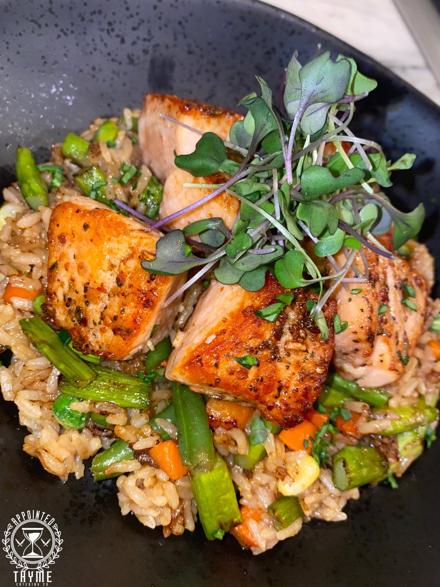 Chef__DreBooog's tweet photo. Adobo Sazon Pan Seared Salmon Bites w/ Creole Cajun Veggie Fried Rice π₯π₯π₯π₯π₯ #easywork #chef #cheflife #foodie #nbachef #privatechef #vibes https://t.co/IGK85sb4gw