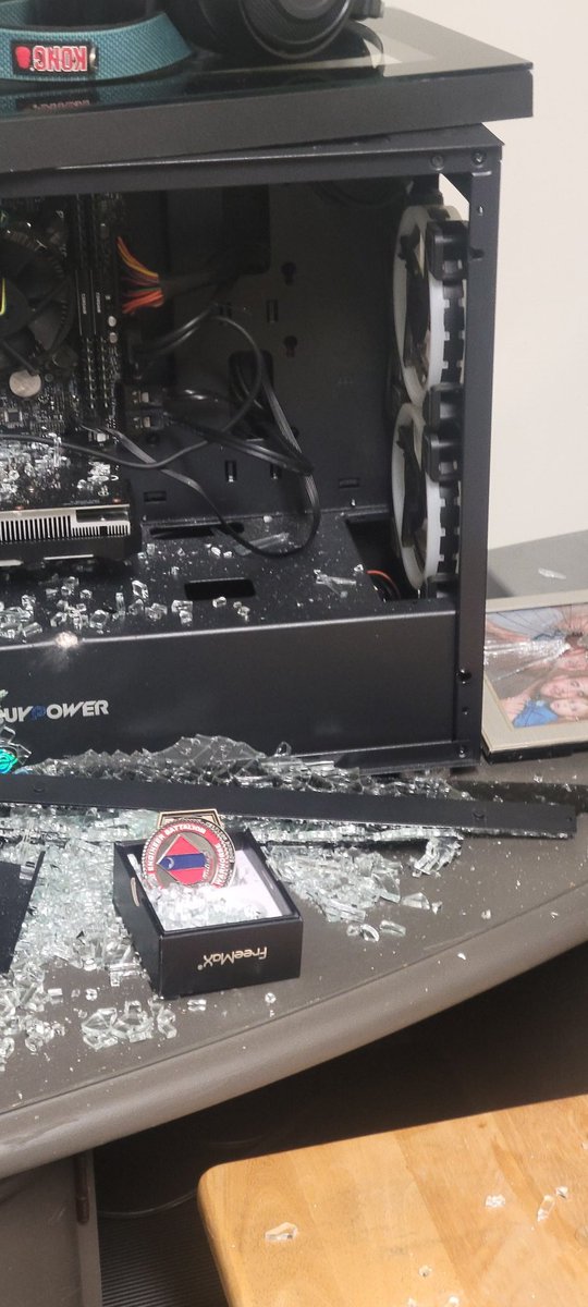 kill4jonny5's tweet photo. Well lesson learned about letting someone stay with me and my family. I may be a beginner streamer doing it for fun and trying to put my name out but nobody and I mean nobody deserves to have even a small setup up destroyed. Now it's just finding time to see what is salvageable. https://t.co/fGI97a3msv