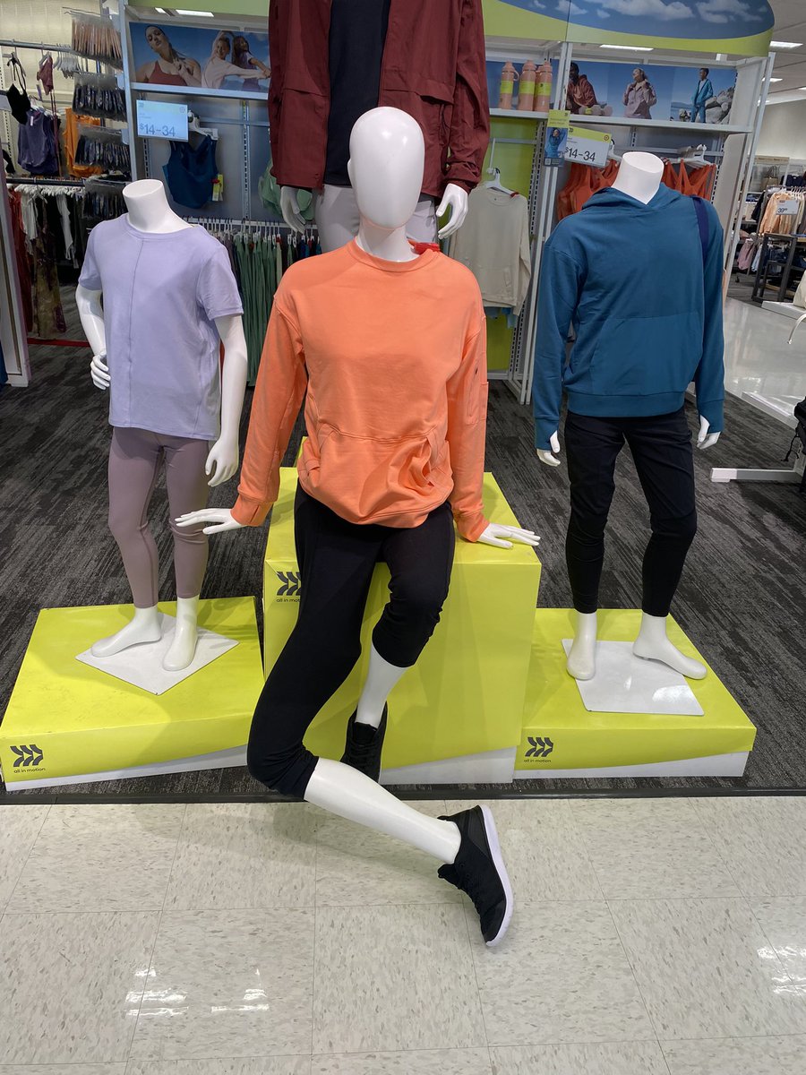 Her leg looks ‘special’#target #shoppingstar #shop #ShowUsYourSims #EverythingEverywhereAllAtOnce