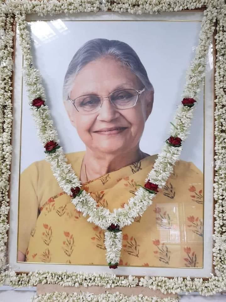 AmrritaDhawan's tweet photo. हर दिल अज़ीज़ नेता स्वर्गीय श्रीमती शीला दीक्षित जी को उनकी जयंती 31st मार्च पर सादर नमन एवं विनम्र श्रद्धांजलि 🙏

A true leader who nurtured Delhi for 15years with utmost passion and perseverance. 

Remembering #SheilaDixit ji on her Birth Anniversary today. #Salute #Love 💕 https://t.co/glixbotGid