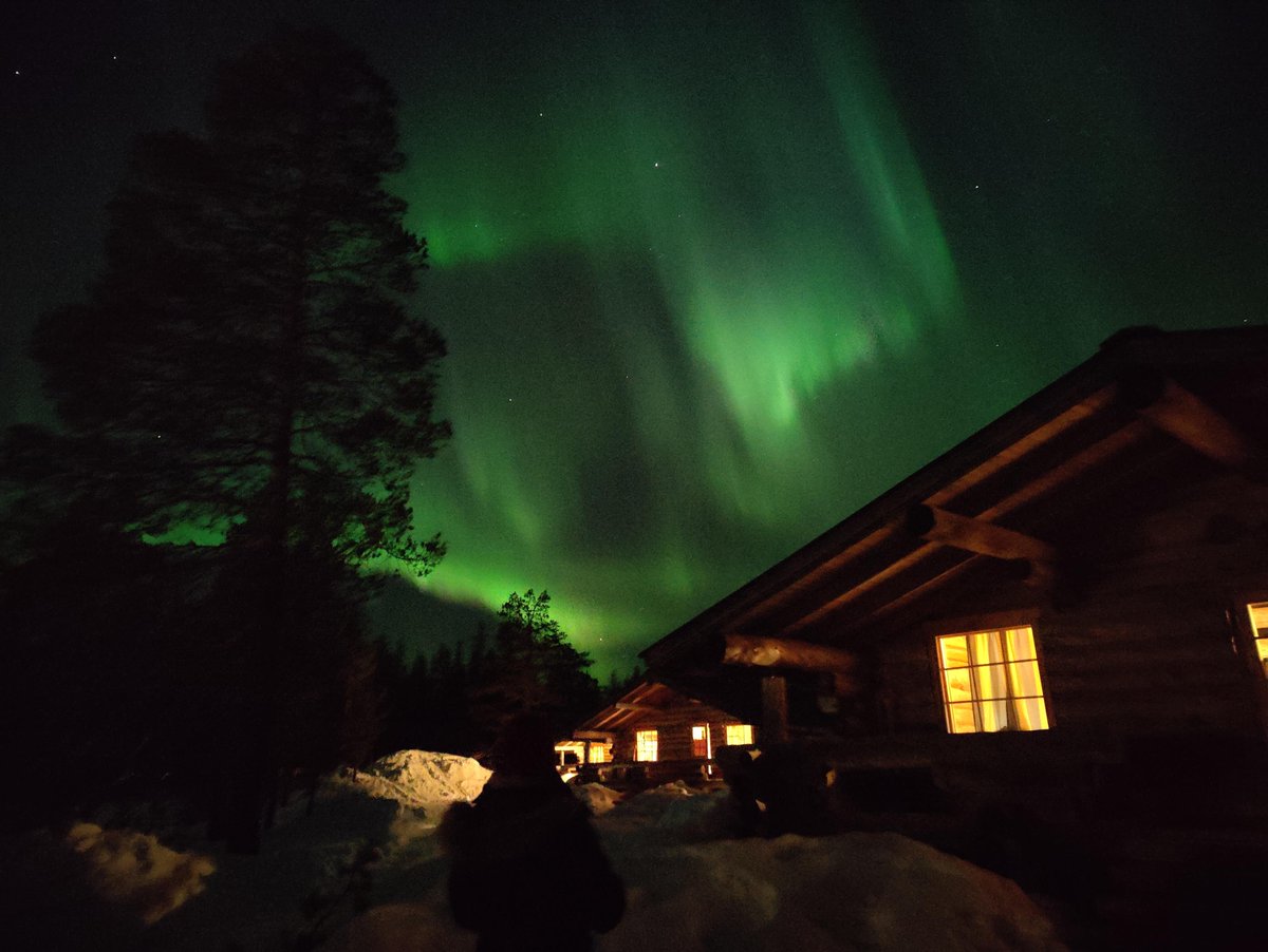 redditSpaceView's tweet photo. took a picture of Aurora Borealis over the Finnish Lapland. https://t.co/KDz8jLzsX6