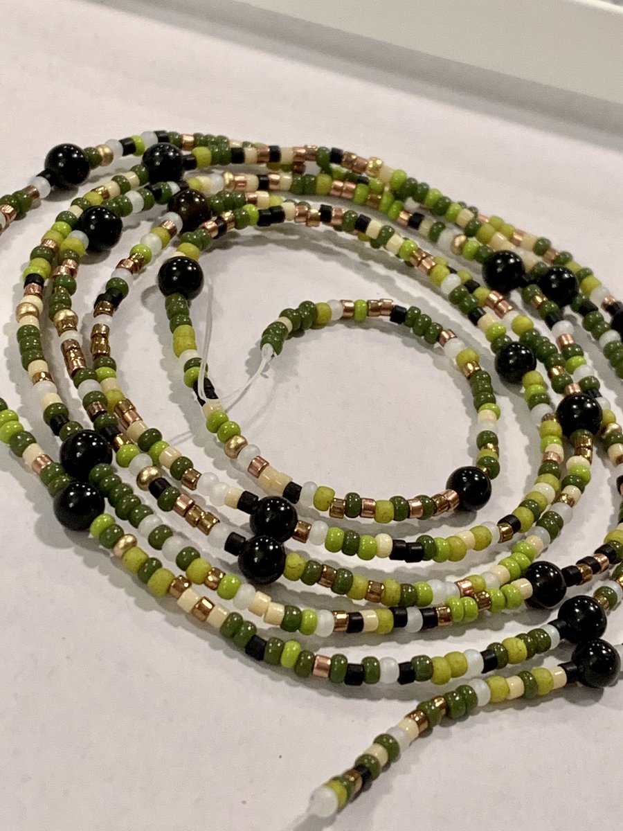 quagmireheadass's tweet photo. Waist beads!!! Single $8 or 3/$20! Regular postage or $7 for tracked shipping! #beadwork #waistbeads #handmade #Trending #SummerVibes https://t.co/AkN7H9bYT7